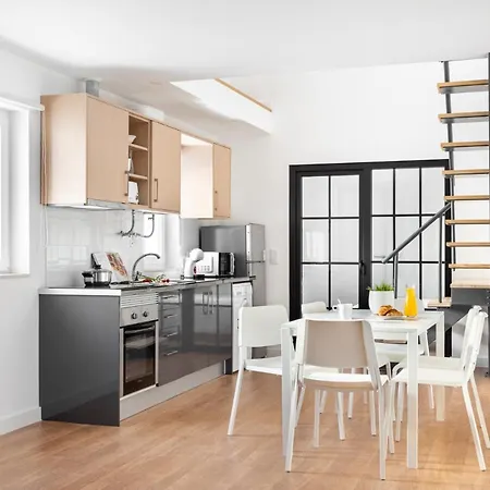 Altido Stylish 2-level Flats Near Ajuda Palace